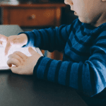 Limiter l'usage des écrans chez les jeunes enfants : un enjeu de santé publique