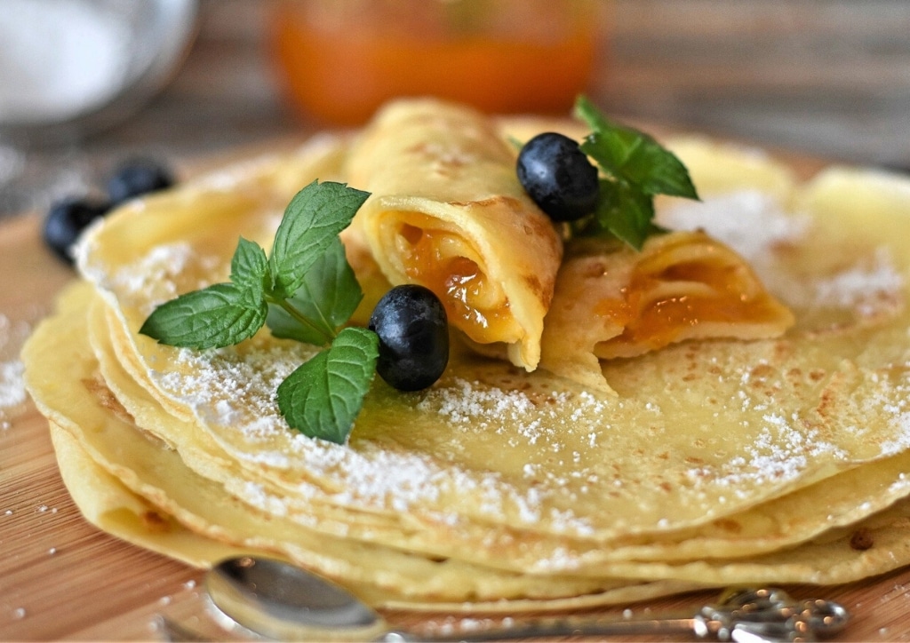 Manger des crêpes enceinte
