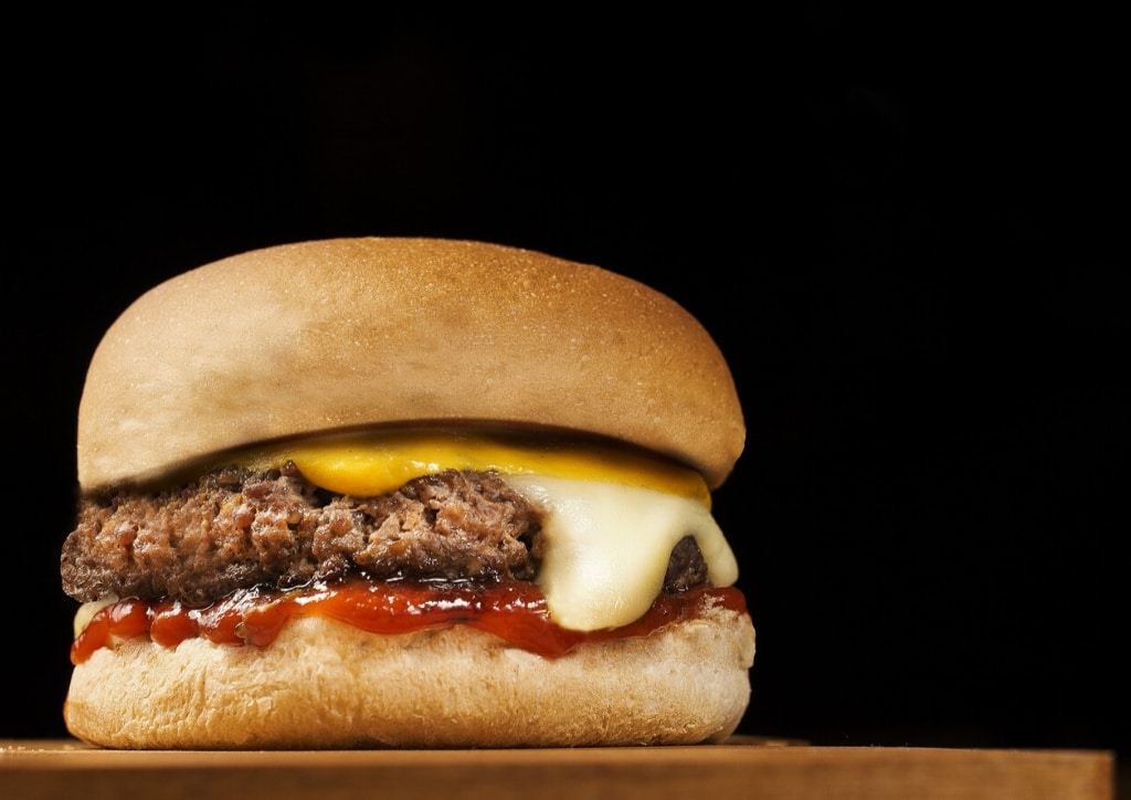 Les cheeseburger à base de cheddar sont sans risque pour la femme enceinte