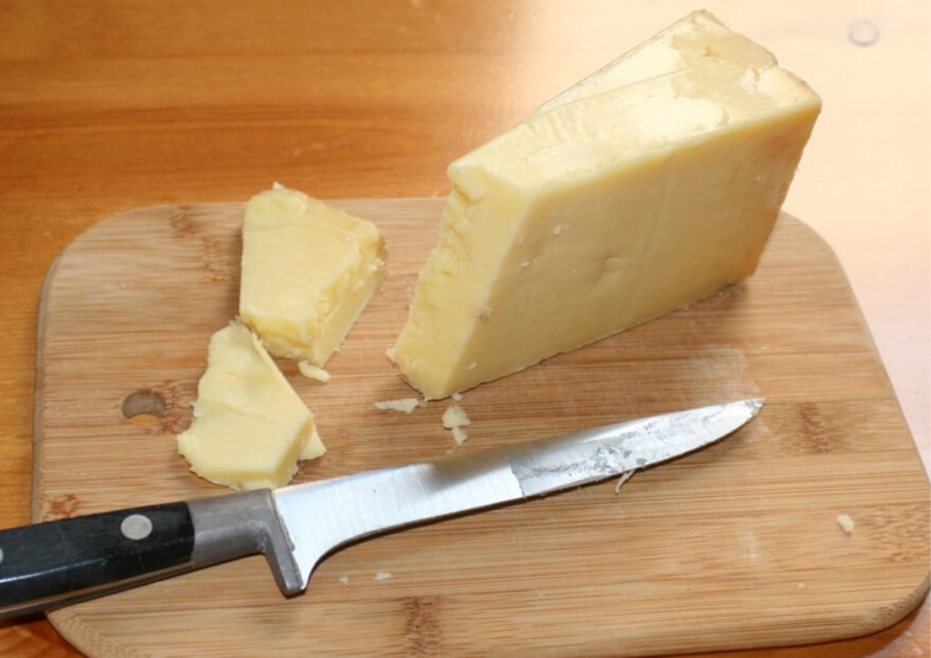 Manger du cheddar enceinte ne présente aucun risque pour la mère et son foetus