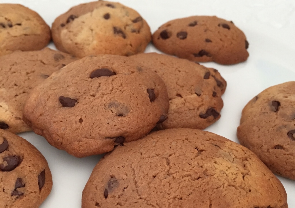 Cookies aux pépites de chocolat cuisinés en famille