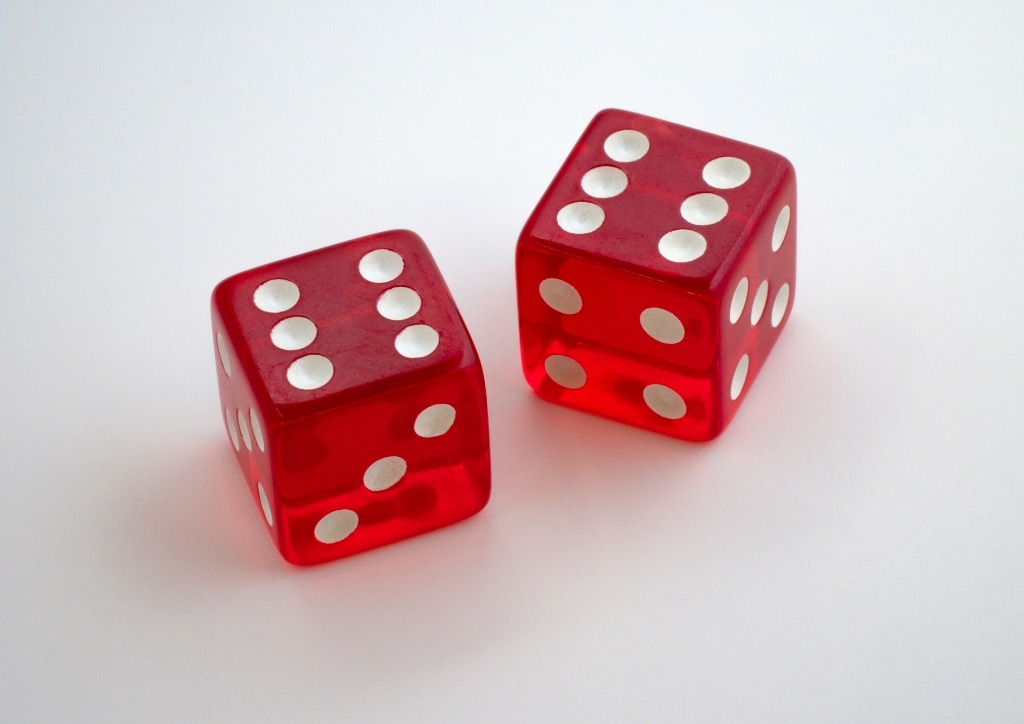 Utiliser des dés pour apprendre les multiplications à un enfant en CE2