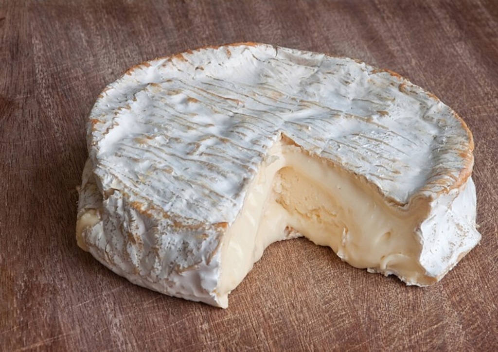 Le coulommier au lait cru, un fromage à éviter pendant la grossesse