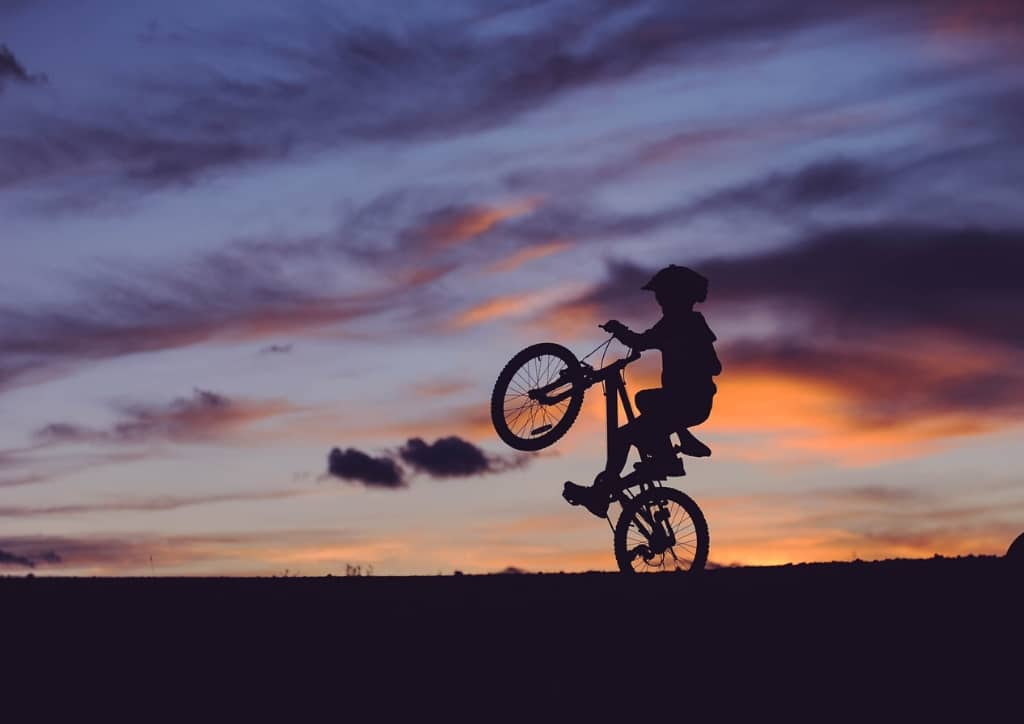 Le vélo, un des meilleurs jeux de plein air à jouer seul.