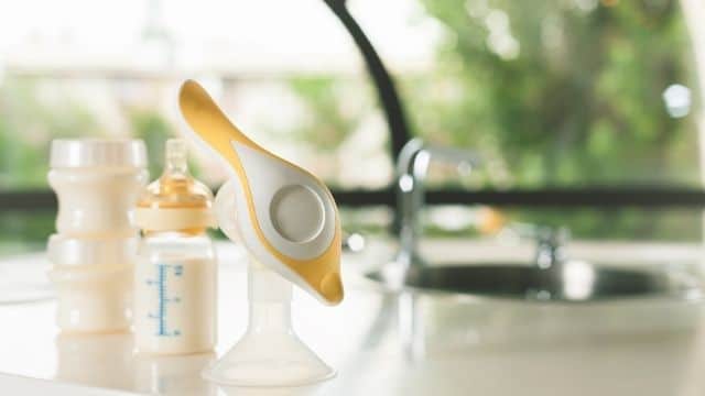 Tire lait manuel, un accessoire pour allaiter dans la durée