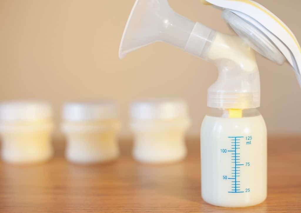 Choisir un tire-lait manuel peut être une bonne solution pour les mamans nomades