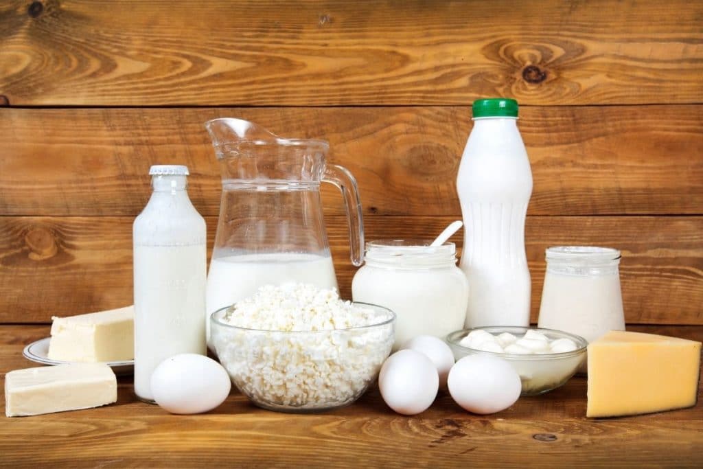 Produits laitiers issus de la ferme : lait, beurre, fromage