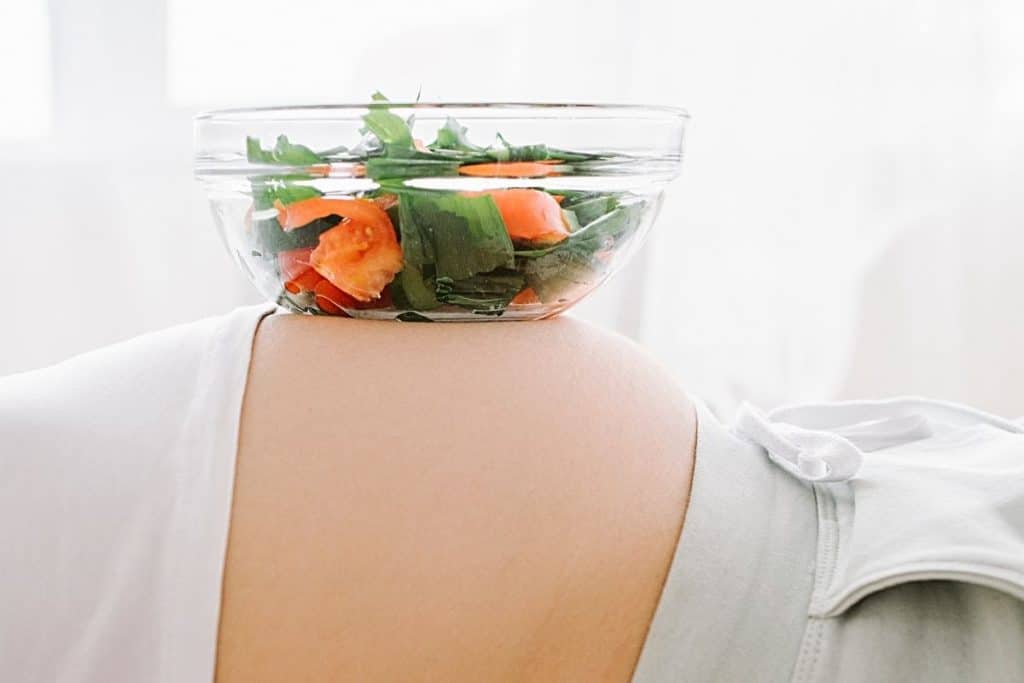 Maîtriser sa prise de poids durant la grossesse nécessite une alimentation saine et équilibrée