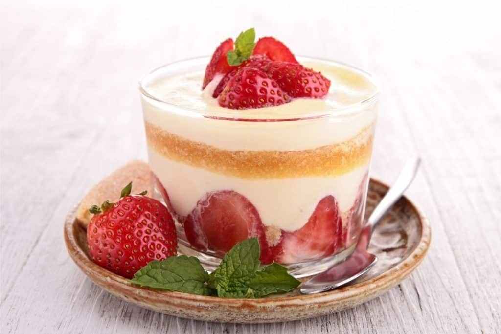 Tiramisu aux fraises déconseillé aux femmes enceintes