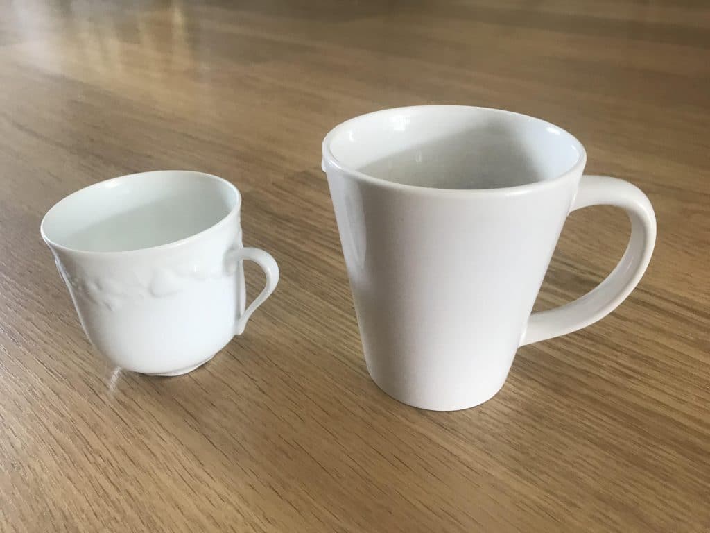 Tasse de café et mug de thé