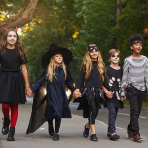 Enfants fêtant Halloween
