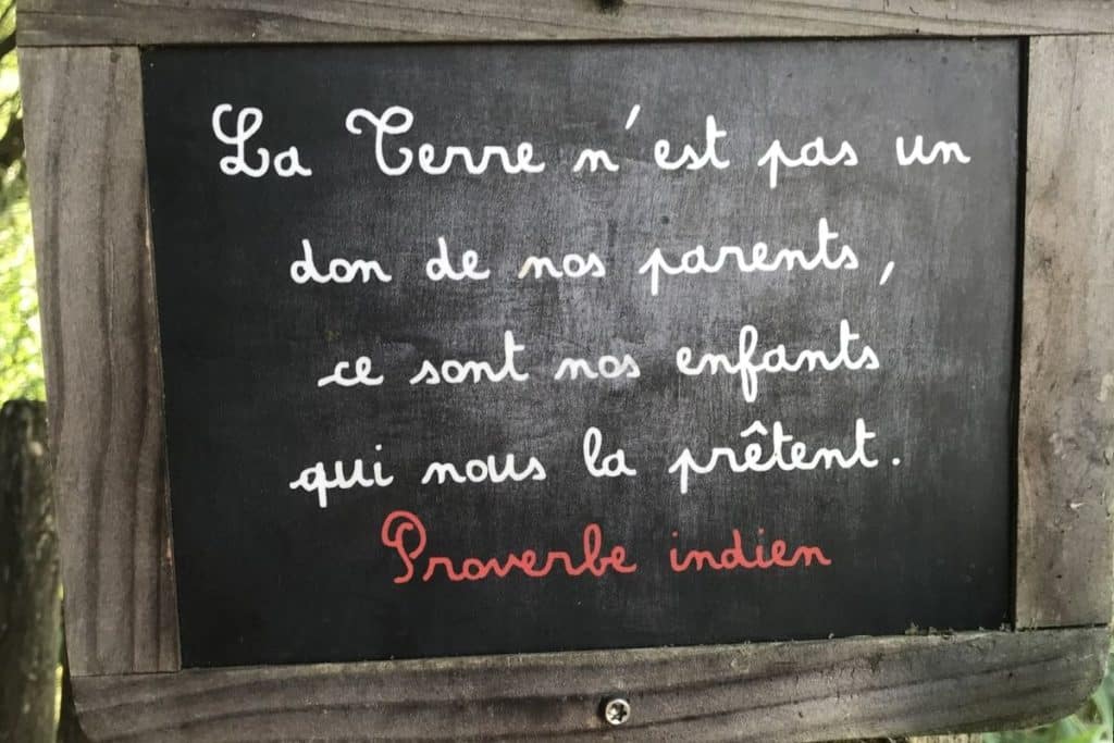 Pancarte de sensibilisation au Parc animalier de Sainte-Croix