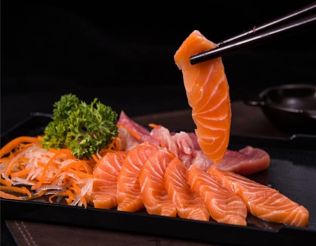 Sashimi au saumon