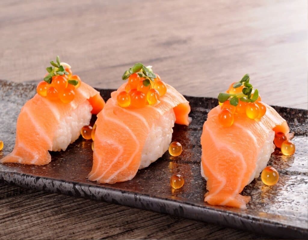 Sushis au saumon déconseillés aux femmes enceintes