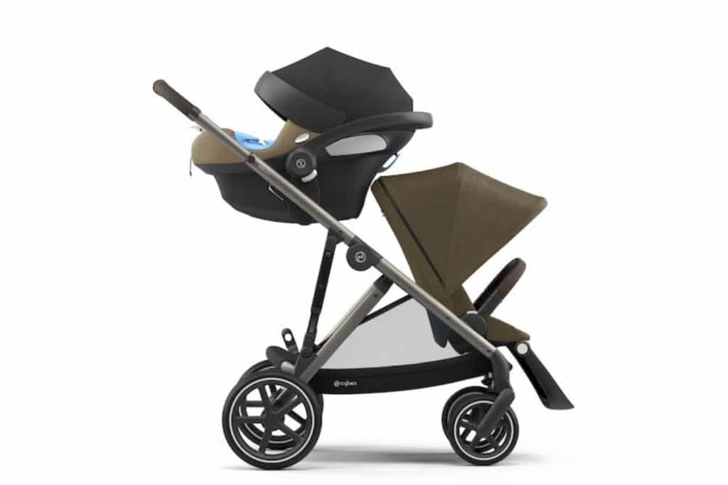 Pour les jumeaux, la poussette double Gazelle S avec les maxi cosi Cloud Z de Cybex