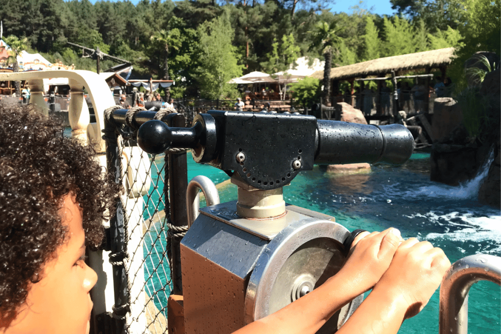 Les canons à eau à bord des bateaux de Pirates attack