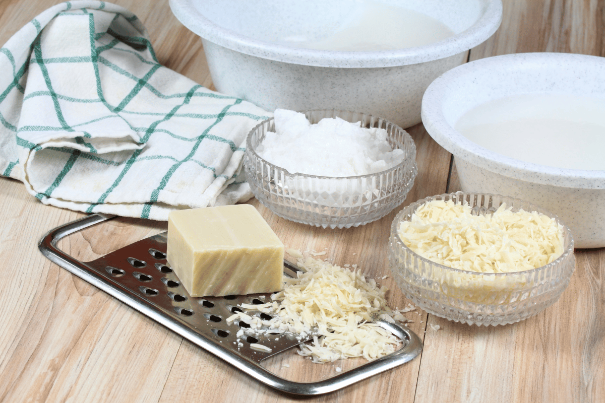 Ingrédients pour une lessive bébé faite maison